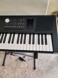 Piano como novo.