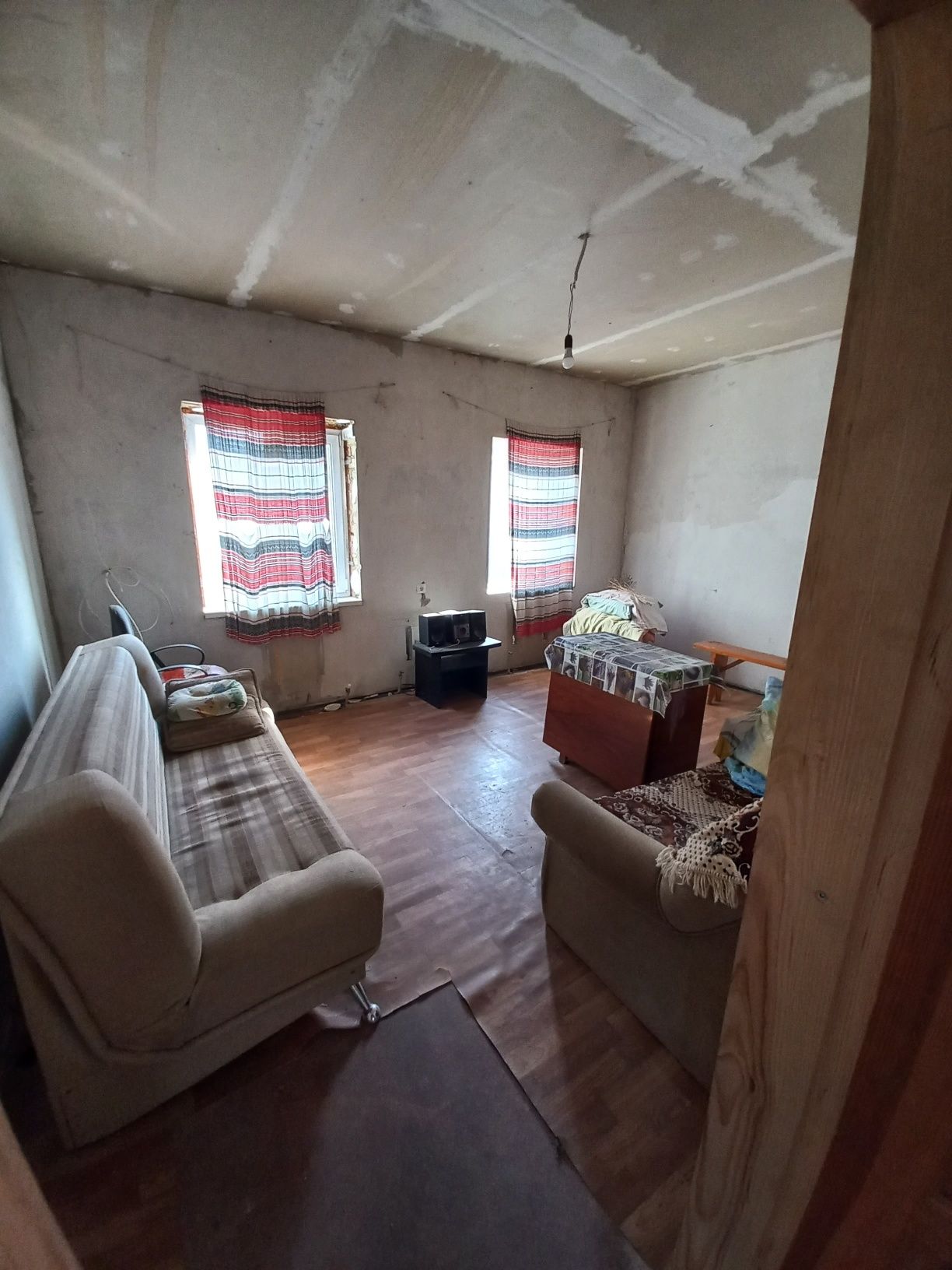 Продам пів будинку 1/2 с. Гора.