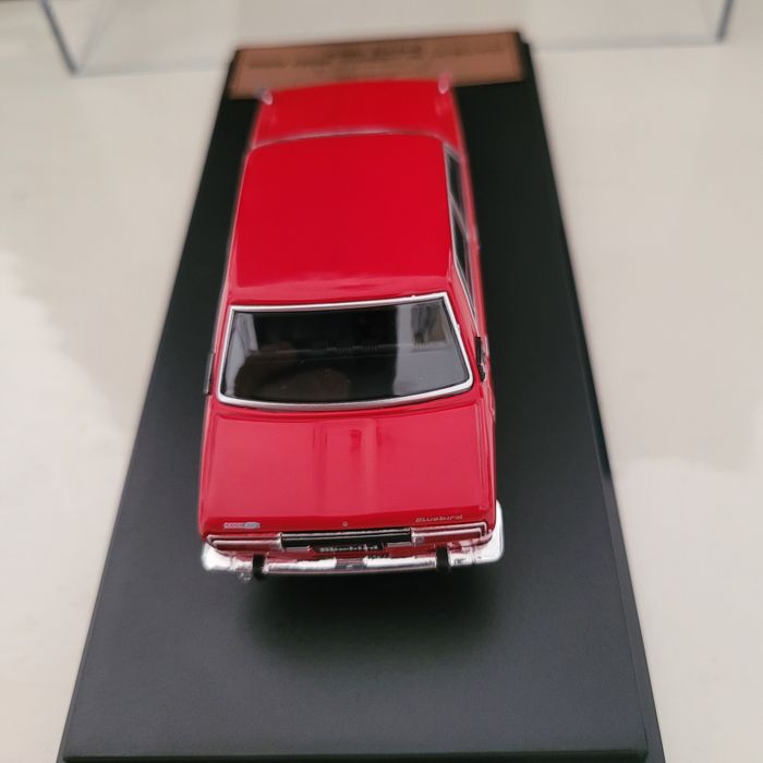 Carro miniatura Datsun