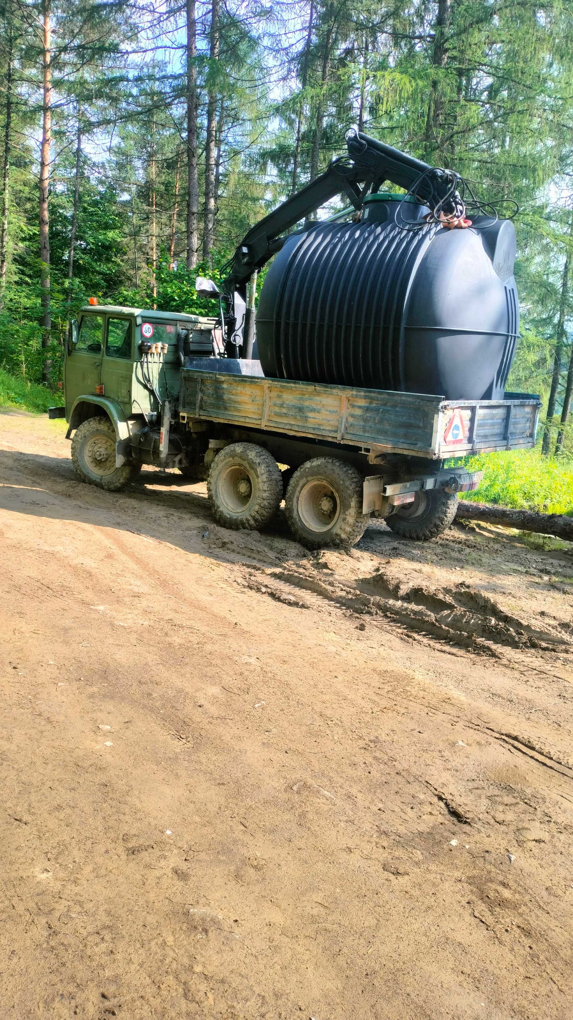 Transport HDS w ciężkim terenie, transport drewna z lasu