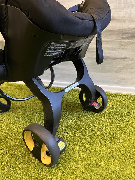 Продам Автокрісло Doona +