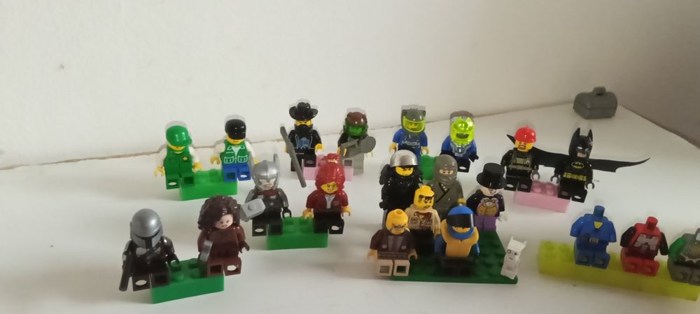 LEGO figurki 18sz i droid 3 korpusy. Lata 90