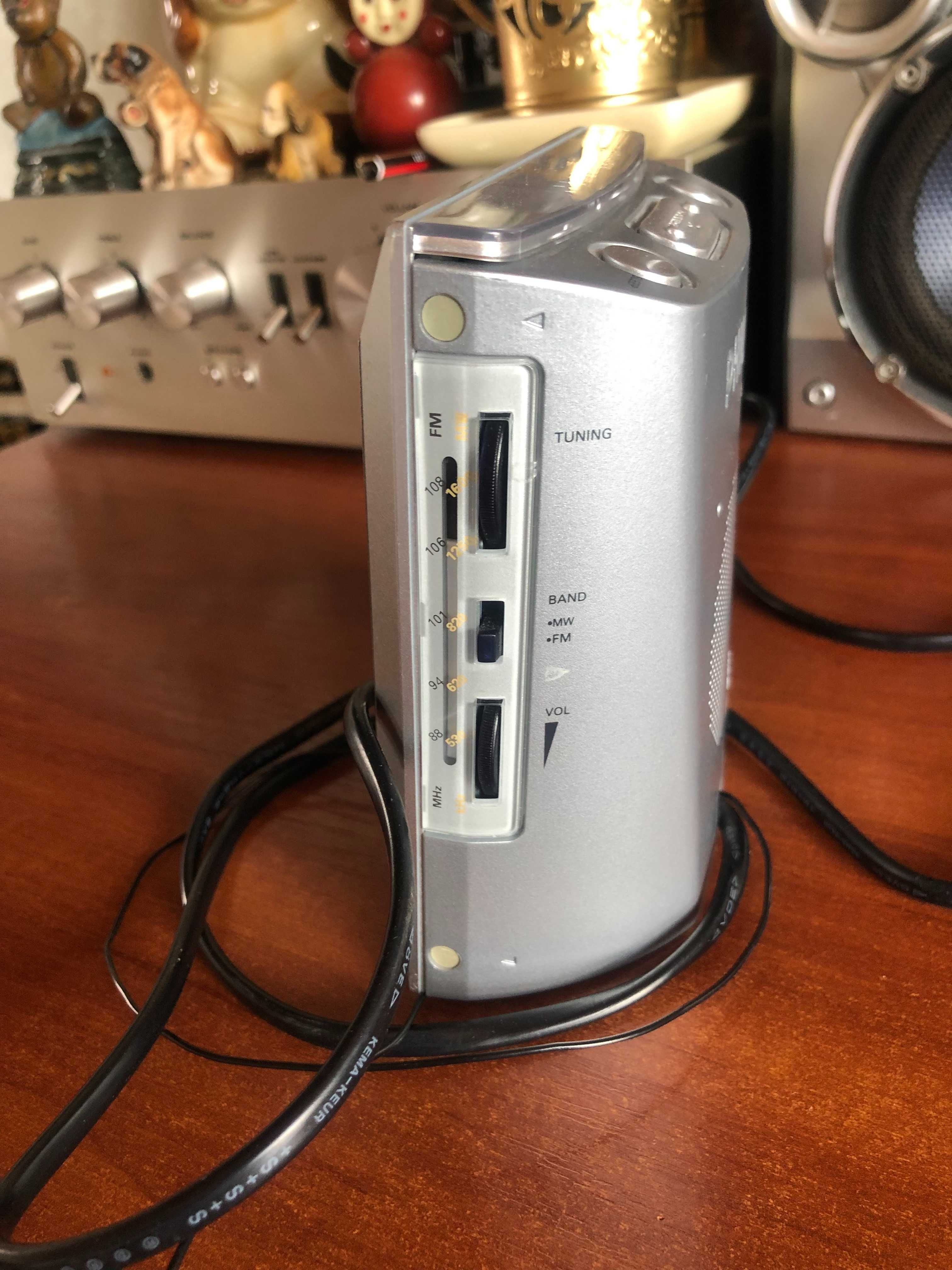 Радио и будильник Philips.