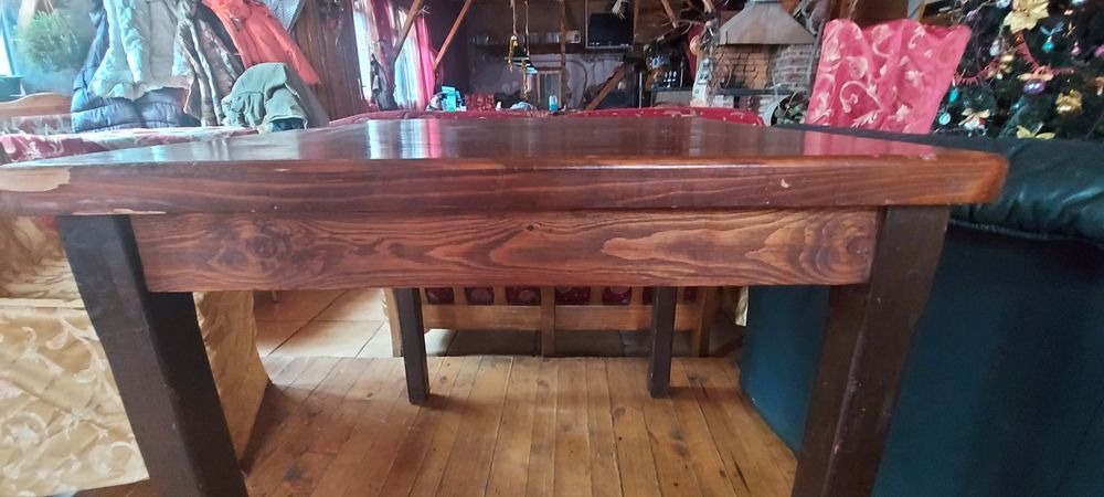 Продам столы квадратные  и круглые