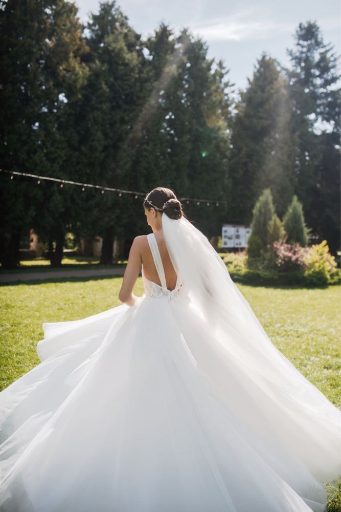 Розкішна весільна сукня від салону CRYSTAL