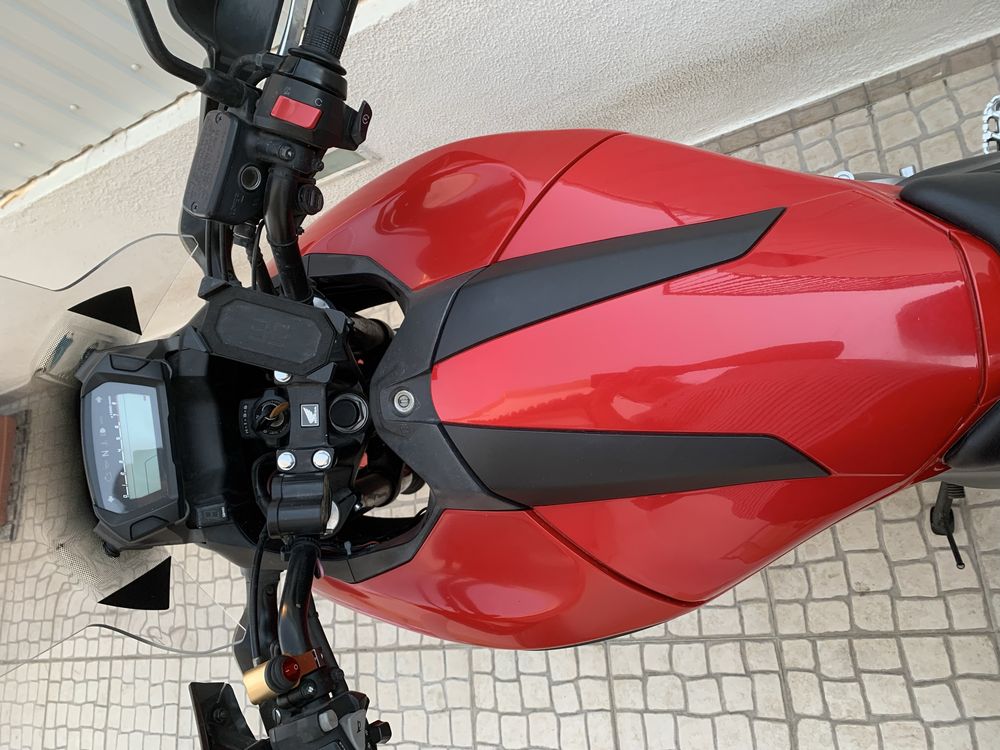 Mota Honda NC700X Vermelha.