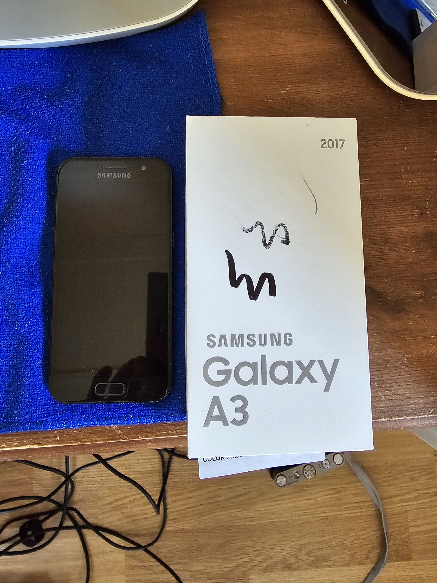 Telefon Komórkowy Samsung Galaxy A3 , Kompletny i słuchawki Bluetooth