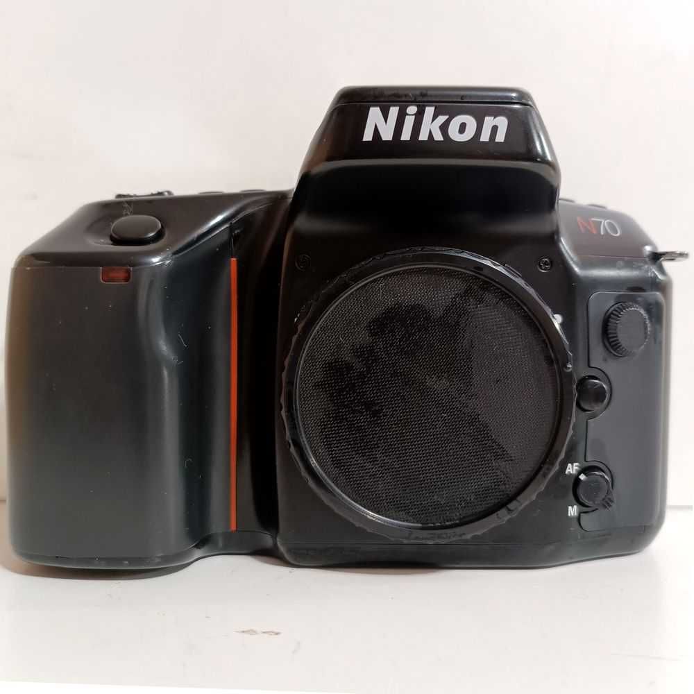 Камера Nikon N70 body.