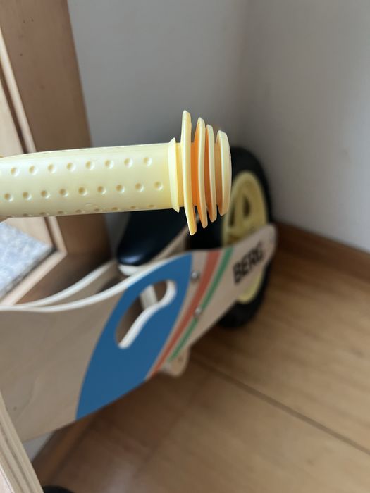 Bicicleta de madeira equilibrio montessori