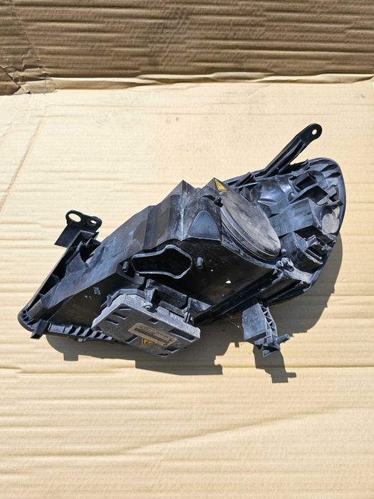 Reflektor Prawy Opel Zafira B Xenon KPL