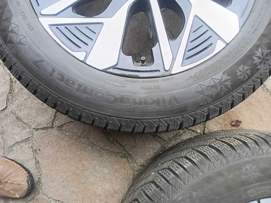 Koła aluminiowe  Toyota 18" z oponami zimowymi Continental