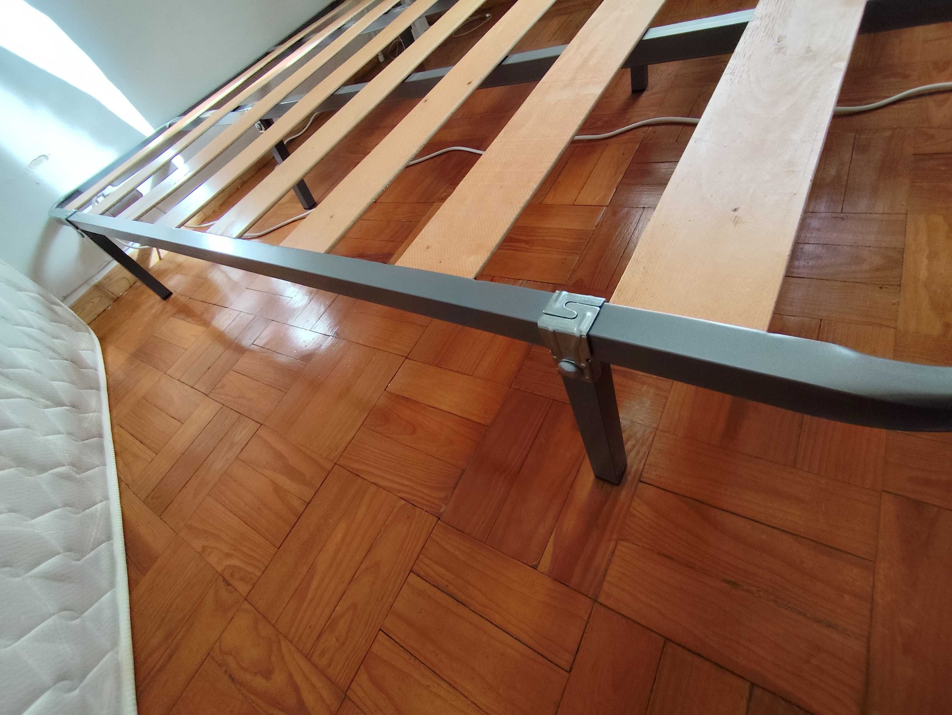 Estrado de cama 1.90 por 1.40 com pés