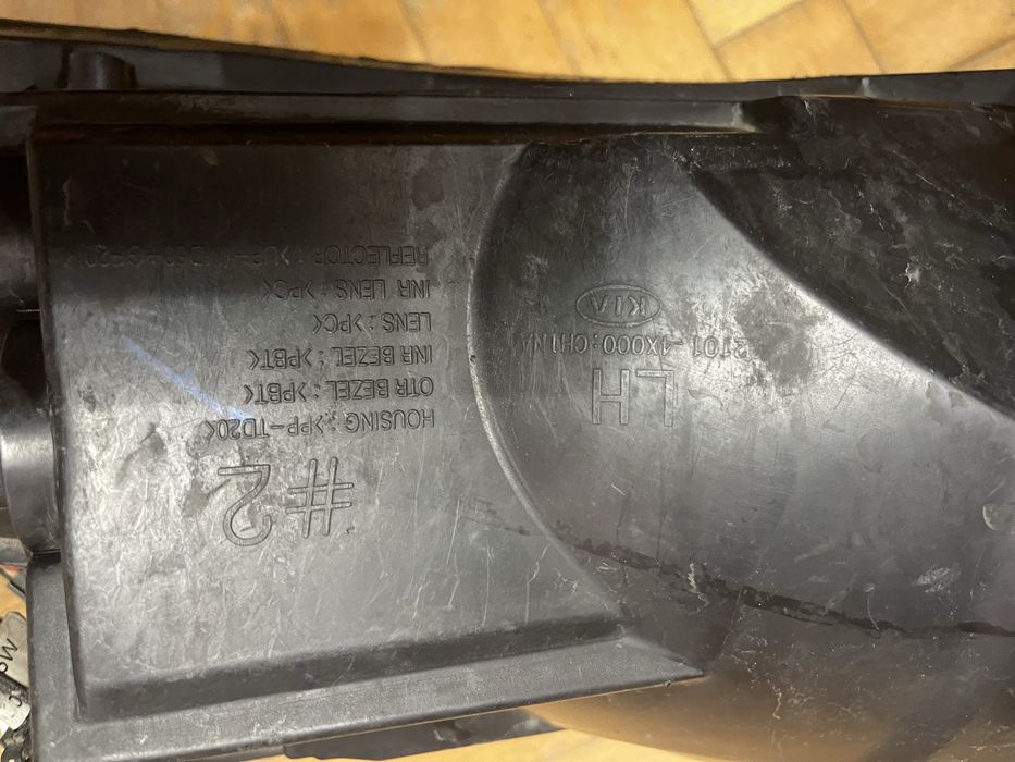 Фара на кіа ріо седан 2013 року