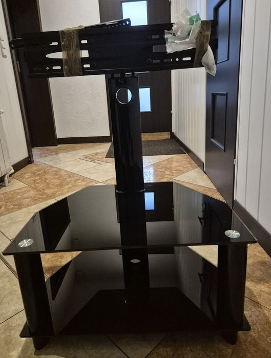 Stoliki RTV szklane: w kolorze czarnym i kolorze jasmym