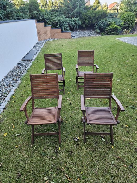 Drewniane krzesła ogrodowe