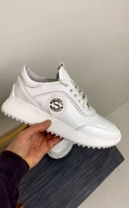 Нові кросівки повністю натуральна шкіра. Новые кроссовки,натуральная