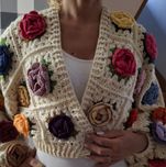 Sweter w kolorowe róże