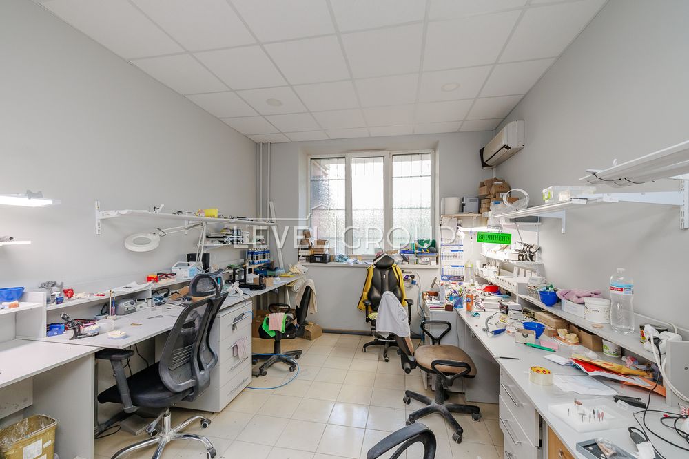 Продаж фасадного комерційного приміщення з орендарями, Подільський р-н