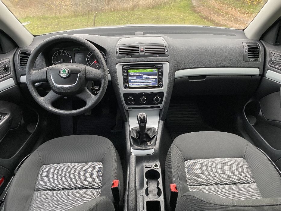 Офіційна Skoda Octavia 1.6 2010 рік