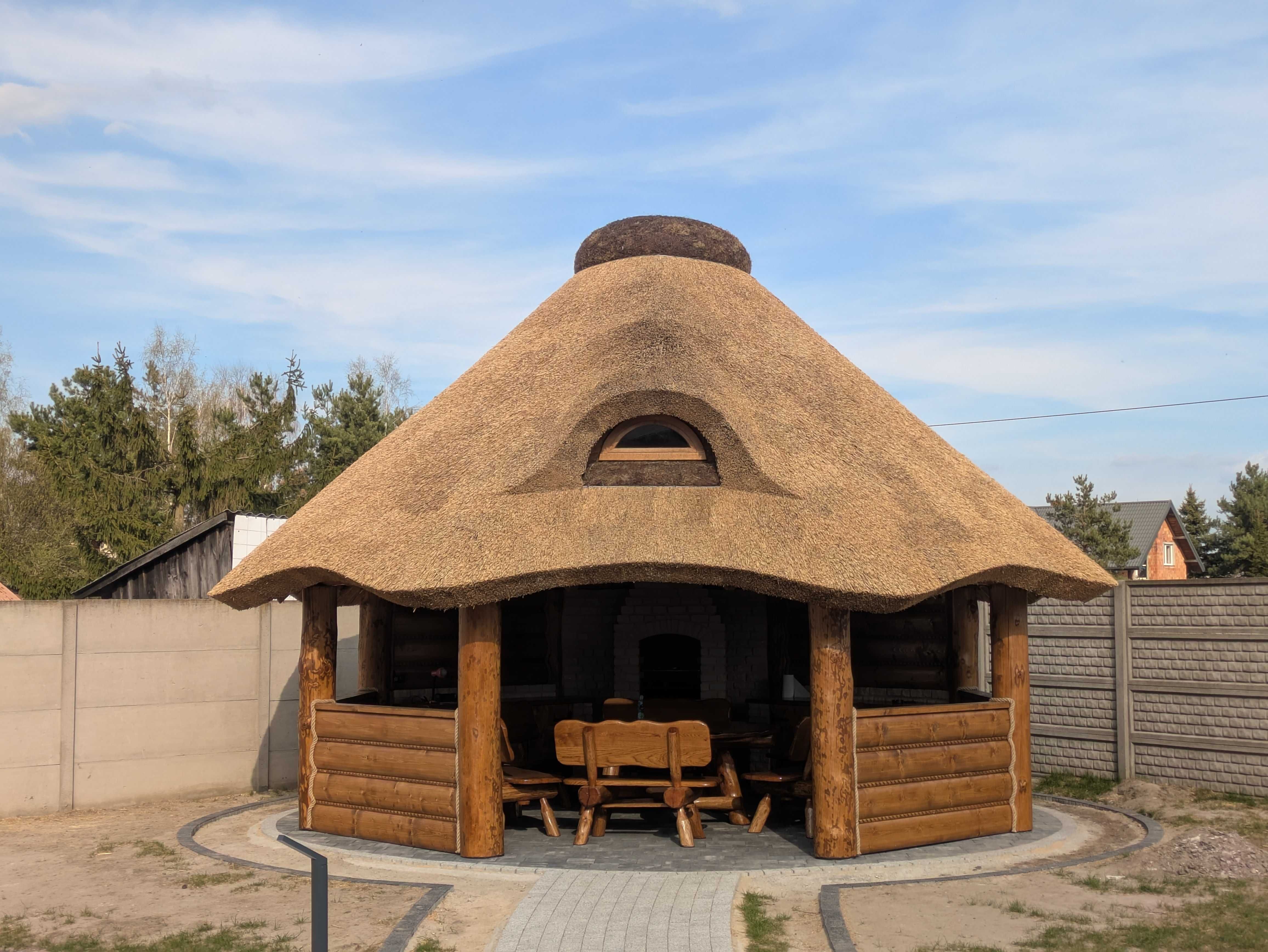 #altana #ogród #meble #trzcina #dach #relaks #grill #huśtawka #bal