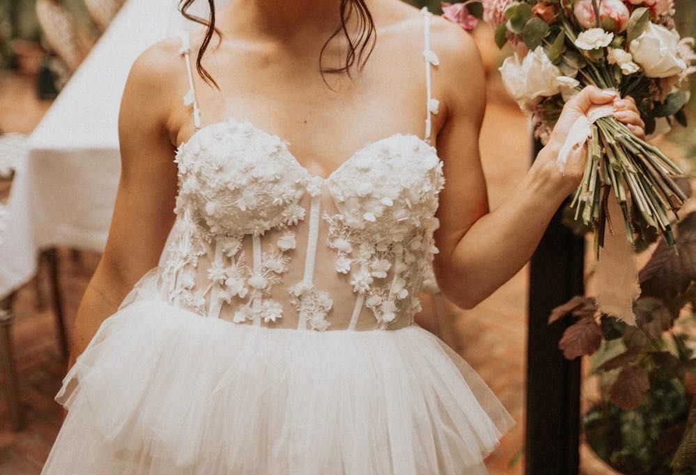 Suknia ślubna projektu Lana Nguyen