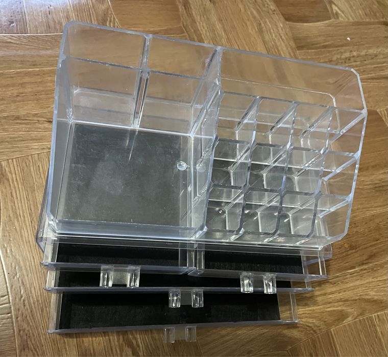 Органайзер–стойка для косметики