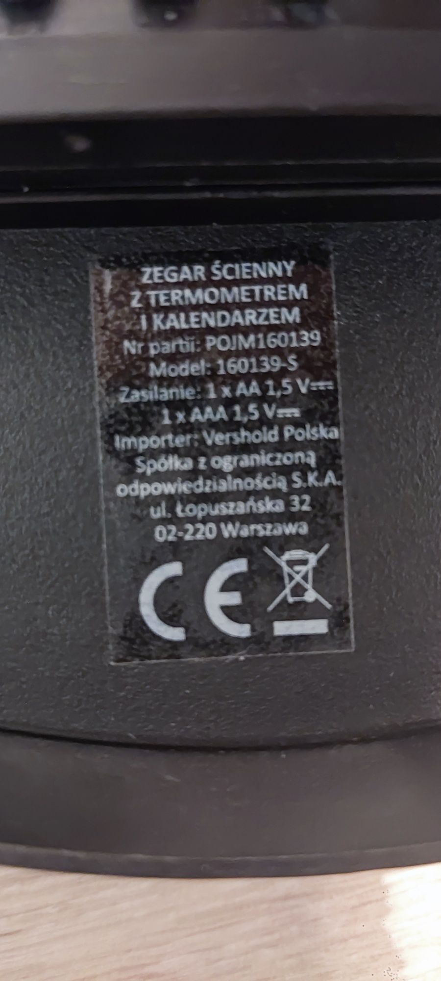Zegar ścienny z termometrzem i kalendarzem