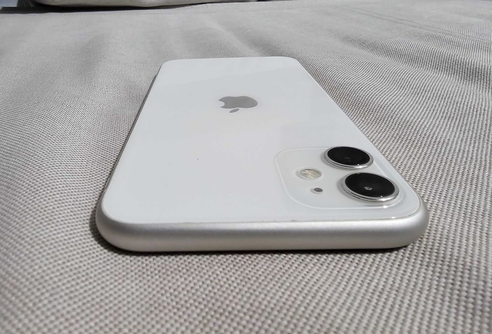 Iphone 11 com 128GB. 74% Bateria. Excelente estado. Tudo de origem
