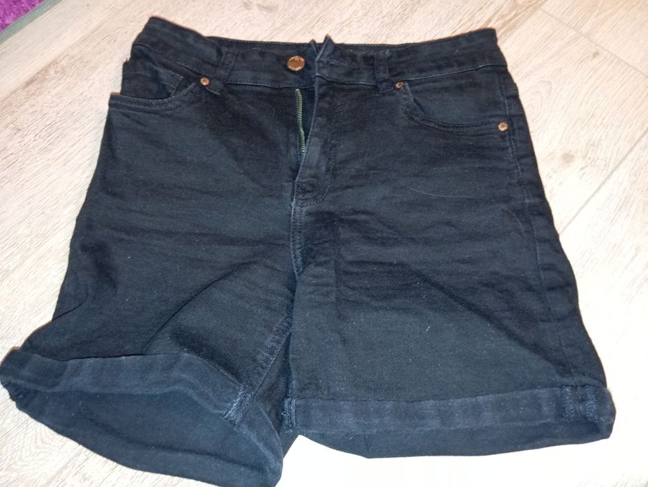 Szorty czarne Reserved