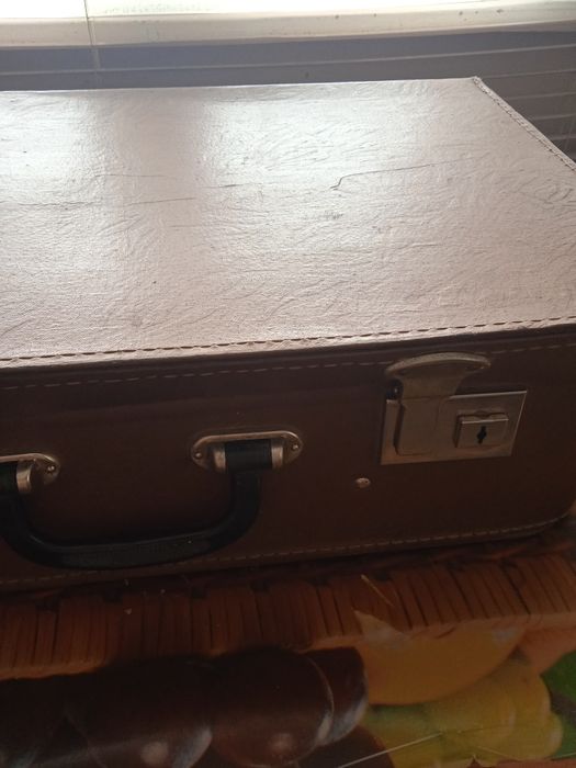 Продам валізу...