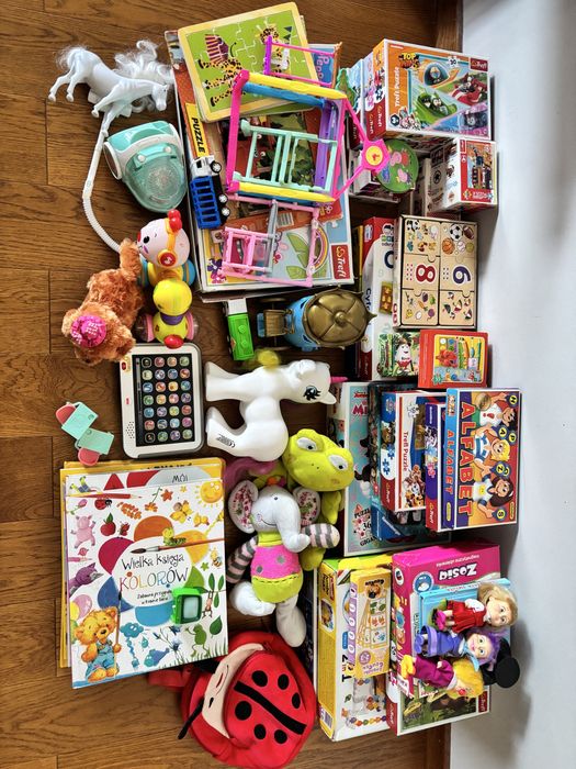 53 sztuki: zabawki, ksiażki, puzzle dla dziewczynki