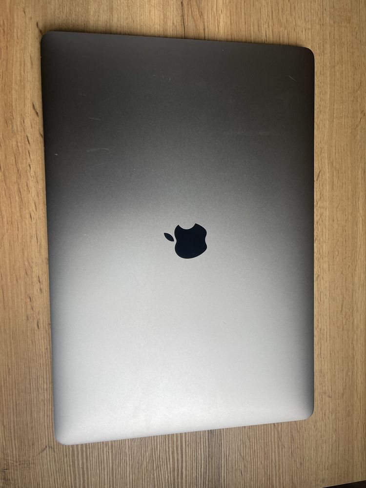 MacBook Pro 15” (2018) – Intel Core i7 / 16 ГБ / 250 ГБ SSD /