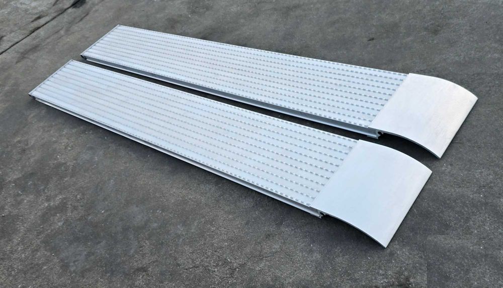 Najazdy aluminiowe Profesjonal 250x30x4cm mocow. płetwa nośność 2 t.