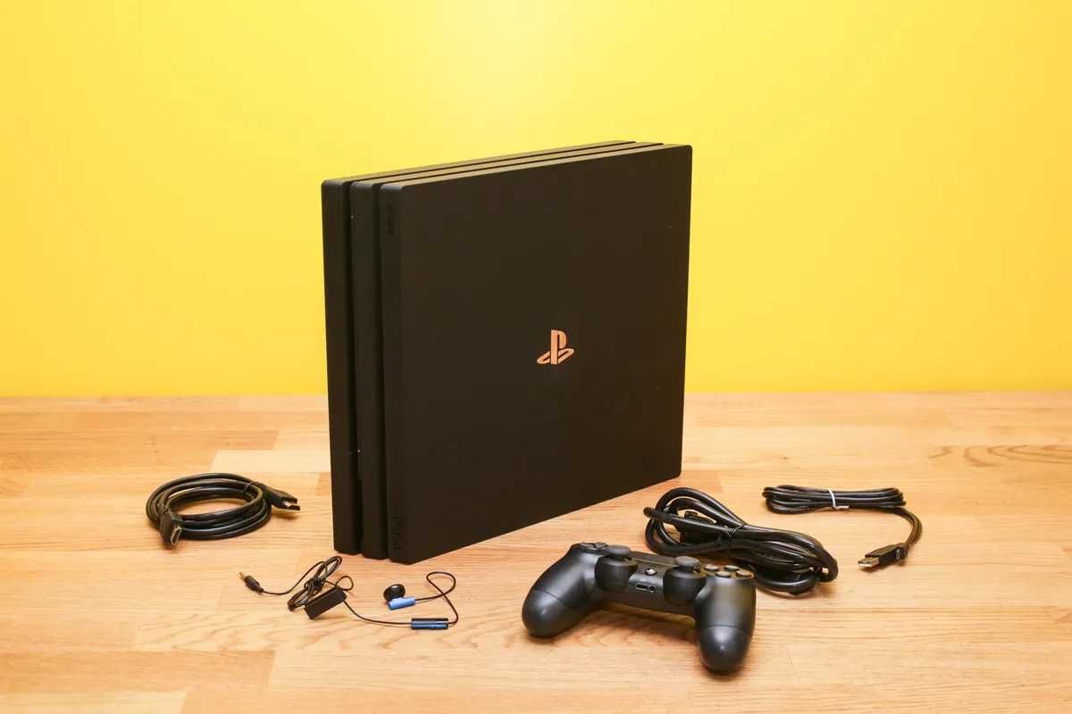 Vendo PS4 Pro 1T com 2 Comandos e todos os cabos