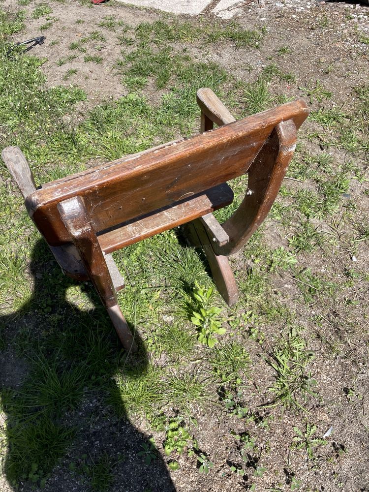 Dwa drewniane krzesla - fotele i stol solidne