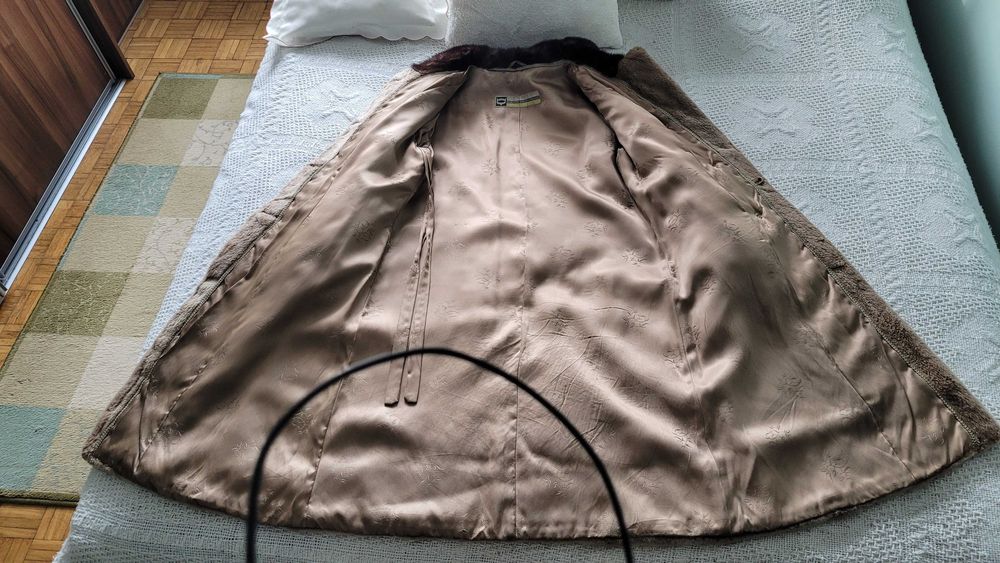 futro norki. Piękny płaszcz