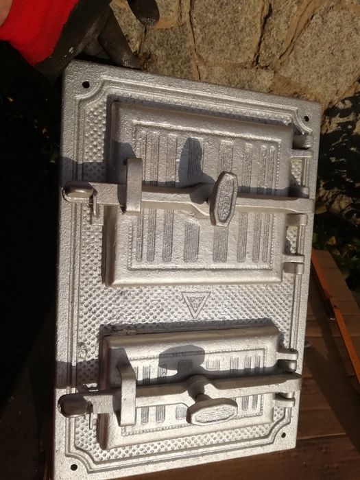 Drzwiczki żeliwne do pieca kaflowego lub wędzarni