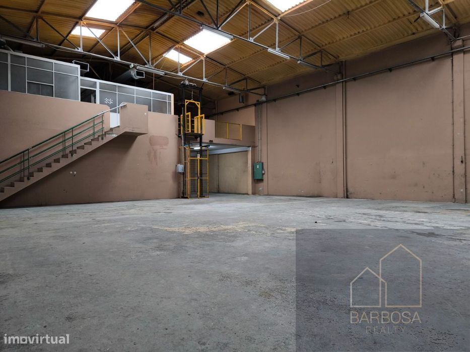 ZI Maia II - Bial - 525m2 cobertos + 100m2 logradouro