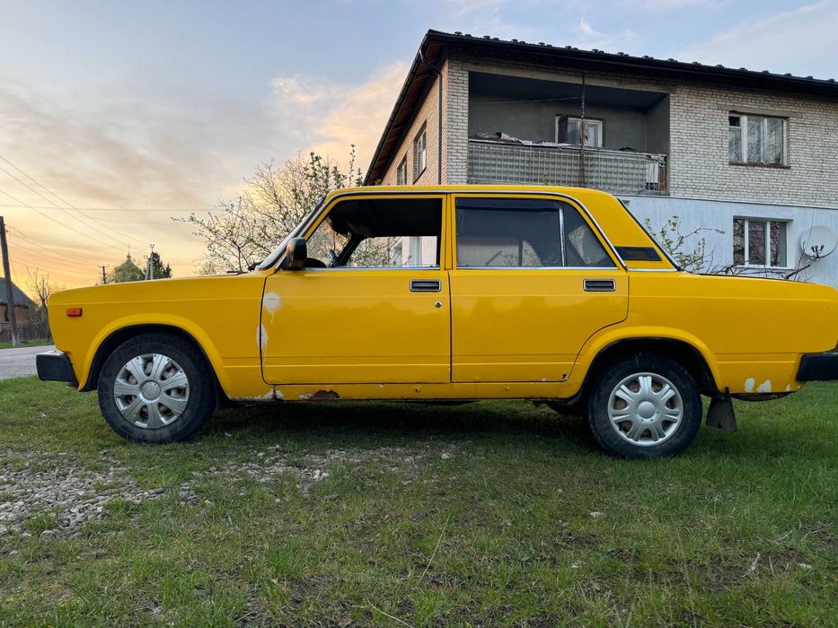 Автомобіль ВАЗ 2105