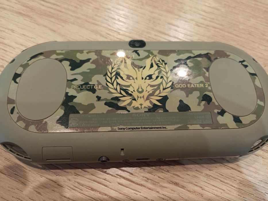 Ps vita slim 2000 god eater 2 limited edition японська,не розбиралася.