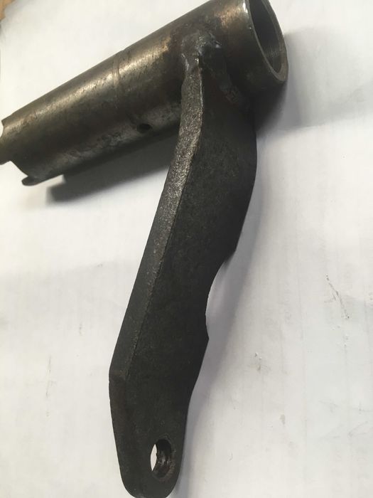 Wałek wyłączający sprzęgło główne Zetor