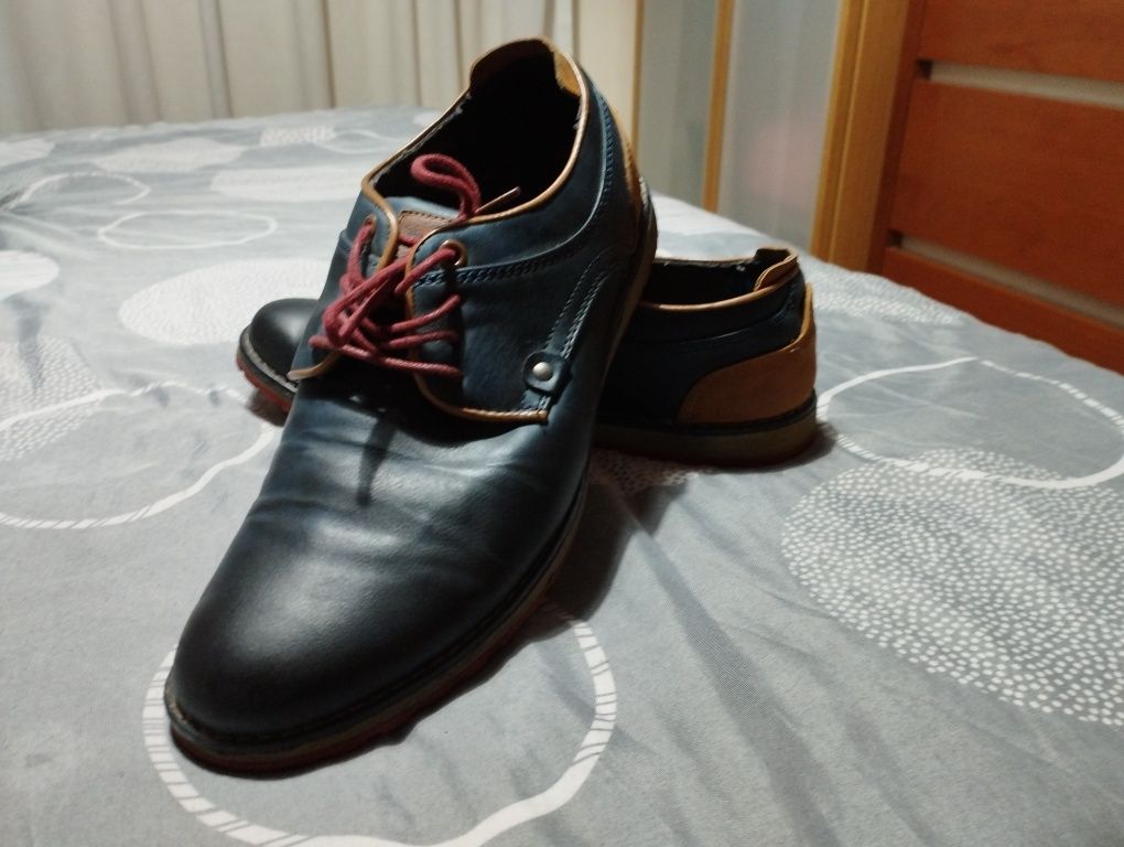 Sapatos usados uma manhã