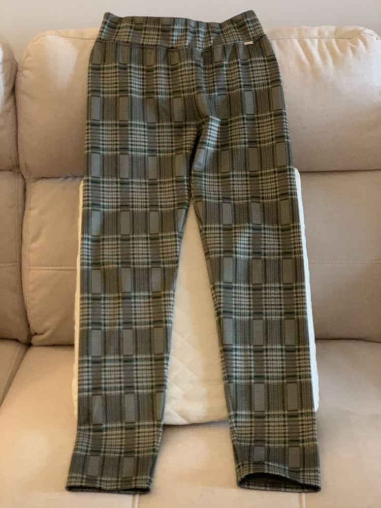 Calça Ferrache. Super bom estado. A cor é xadrez predomina o verde.
