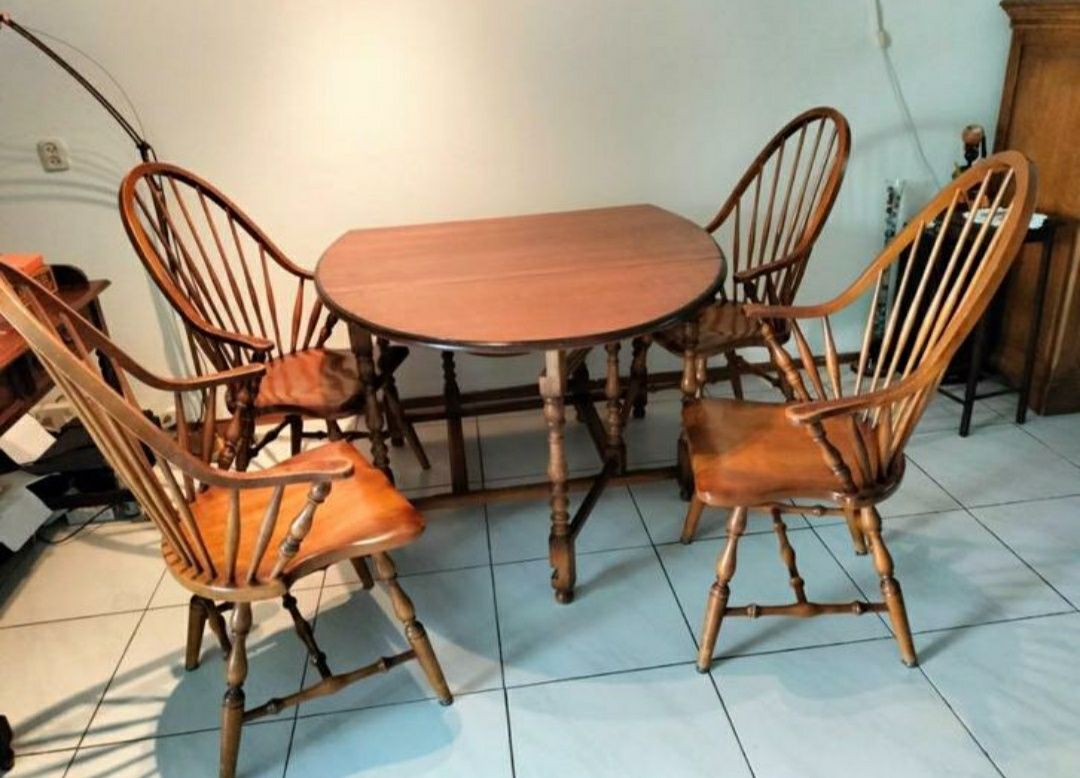 Krzesła i stół Retro Windsory
