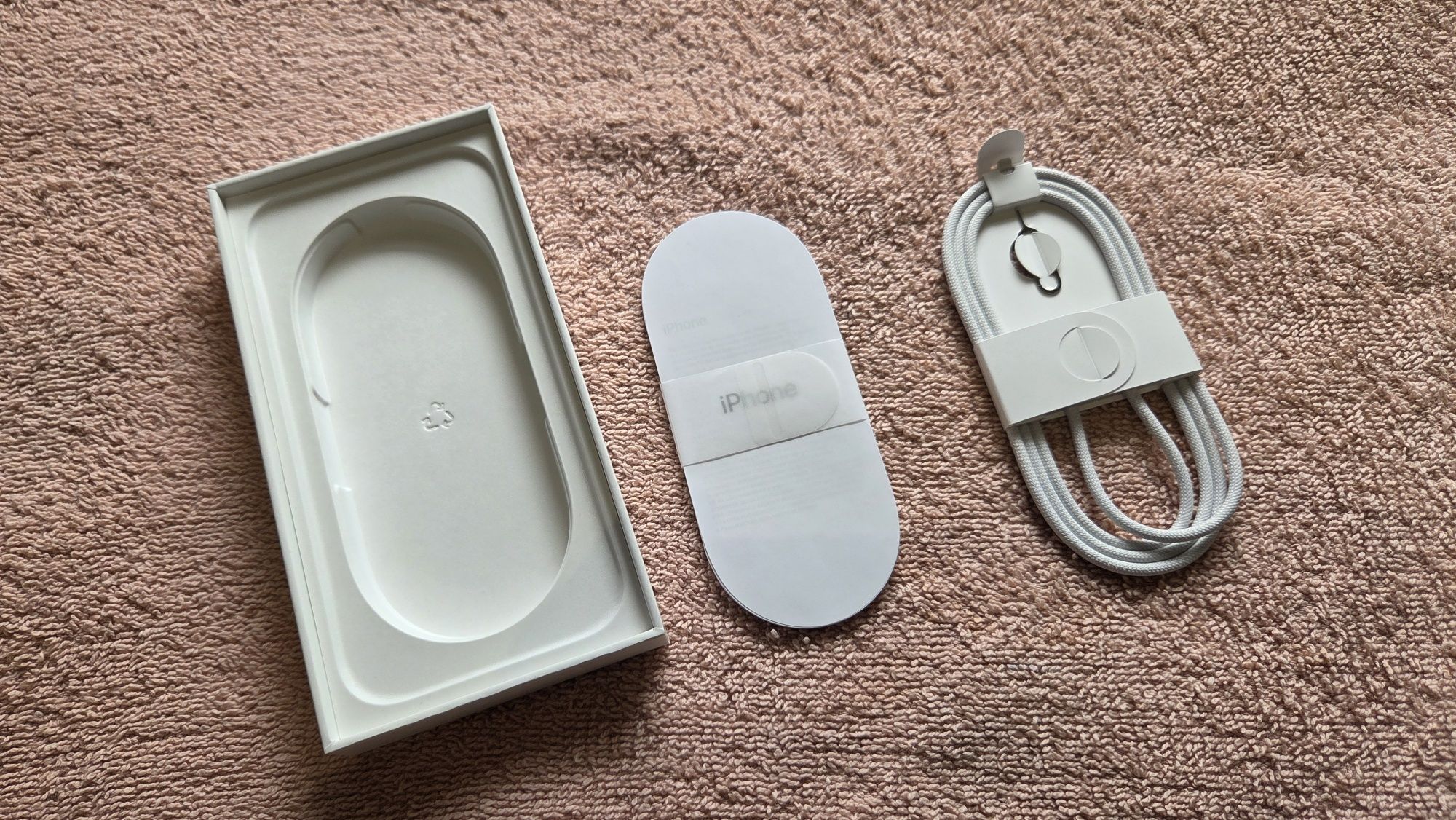 iPhone 16 pamięć 256 GB bateria jest 100%