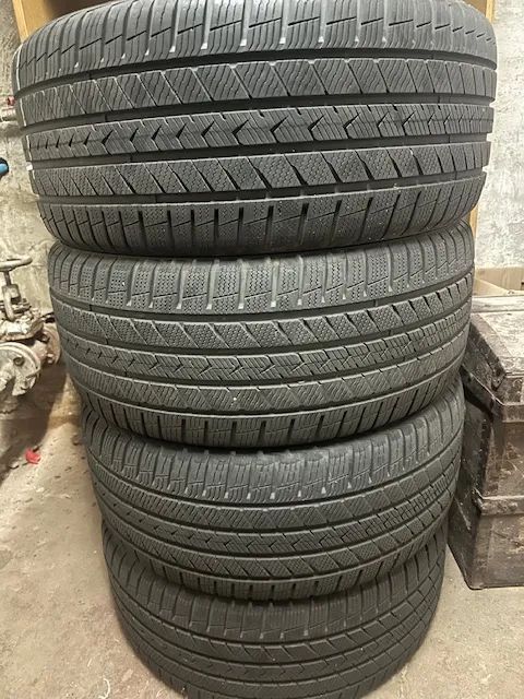 255/40 R20 101Y M+S Vredestein