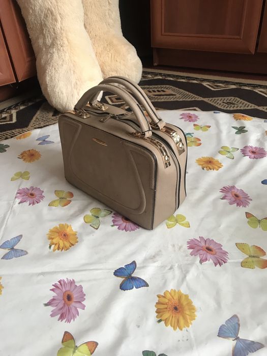 Сумочка жіноча бежева