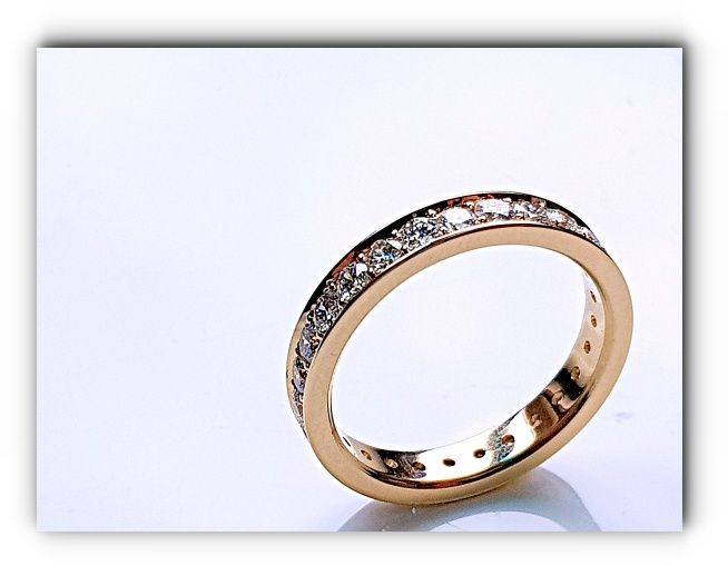 EKSKLUZYWNA obrączka rząd brylantów szerokość 2.7mm 1.8ct białe złoto