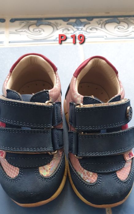 Продам дитяче шкіряне взуття