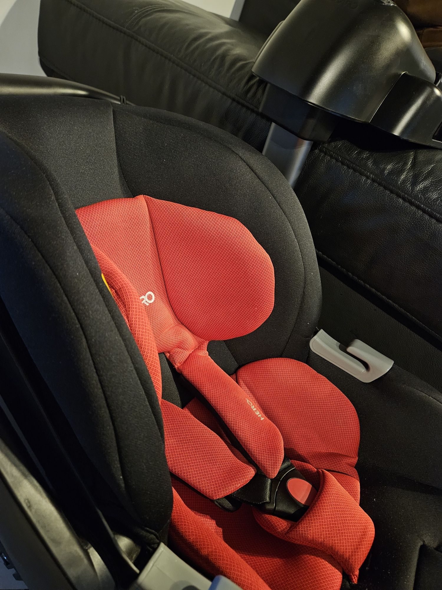 Fotelik RECARO Privia Evo z bazą is6